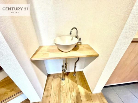 ���ʑ�E���ʏ��@2�K�ɂ̓~�j���ʃJ�E���^�[��ݒu�B��􂢂�g�x�x�ɂ����Ǝg���āA���̍��G����A�Q�O�ɂ��֗��Ȃ��ꂵ���ݔ��ł��B