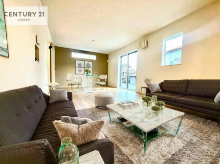 ���r���O�@�Ƌ��CG�p�[�X�ł��B�S�n�ǂ����r���O�͉Ƒ������R�ƏW�܂�܂��B�Ƒ��c�R�̎��Ԃ����������ł��B���Ƒ��ƁA����w�[���������Ԃ��߂��������ł��ˁB