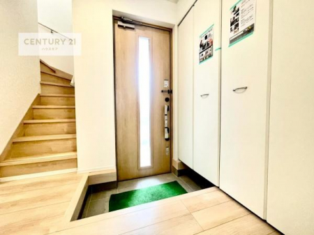 ���ց@�V���[�Y�{�b�N�X�t���Ȃ̂ŁA���ւ��Еt�����|�������₷���ł��I
�X�b�L���������ւŌ˂��J�����u�ԁA�������̂���S�n������Ԃ��o�}���Ă���܂��B
