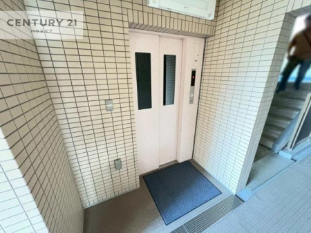 ���̑����p���@�G���x�[�^�[�����̃}���V�����ŁA�d���ו���x�r�[�J�[�̈ړ������K�B�����̐��������X���[�Y�ɂȂ�܂��B