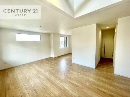 ���r���O�@��؂ȉƑ����W�܂邩�炱��LDK�ɂ͂�����肽���B
�q�����������C�ɏ΂��Ȃ��瑖�����Ă���p�����������u�L���Ƃɂ��ėǂ������v�Ǝv���u�Ԃł��B