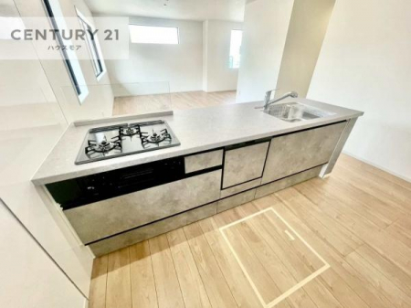 �L�b�`���@��l�C�̑Ζʎ��V�X�e���L�b�`�����̗p���Ă��܂��I���Ƒ��̃R�~���j�P�[�V���������R�Ƒ�����݌v�ł��B
���q�l�ɂ��ڂ��͂��̂Ŋ������ł��ˁB���[�͂�����܂��I