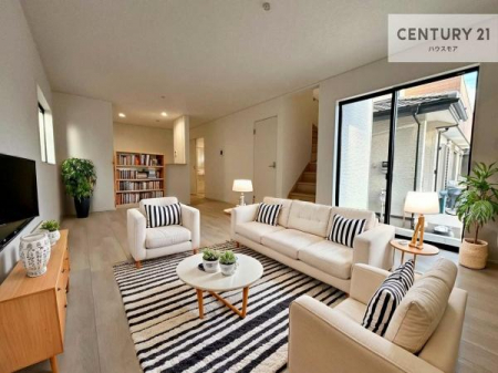 ���r���O�@�Ƌ��CG�p�[�X�ł��B�J�����̂���L�XLDK�I�\�t�@�[��_�C�j���O�e�[�u����u���Ă������ɂȂ�Ȃ��̂ŉ��K�ɉ߂����܂��I�R�~���j�P�[�V���������₷�����r���O�ł��I