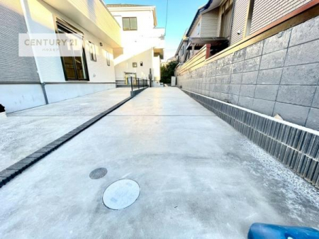 ���ԏ�@���ԃX�y�[�X��2�䕪����܂��I�Z�J���h�J�[�͂������A�o�C�N�⎩�]�ԂȂǂ��u���ꏊ�ɍ���܂���B