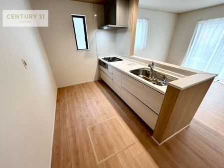 �L�b�`���@��l�C�̑Ζʎ��V�X�e���L�b�`�����̗p���Ă��܂��I���Ƒ��̃R�~���j�P�[�V���������R�Ƒ�����݌v�ł��B
���q�l�ɂ��ڂ��͂��̂Ŋ������ł��ˁB���[�͂�����܂��I