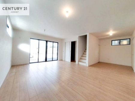 ���r���O�@�傫�ȑ����炽���Ղ�̗z���������閾�邢���r���O�B�J�����̂��郊�r���O�ŉƑ��c���̂��났�̎��Ԃ��߂����܂��I