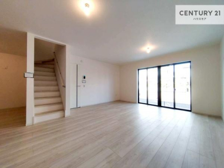 ���r���O�@�傫�ȑ����炽���Ղ�̗z���������閾�邢���r���O�B�J�����̂��郊�r���O�ŉƑ��c���̂��났�̎��Ԃ��߂����܂��I