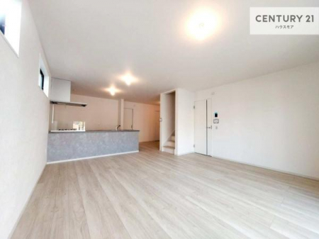 ���r���O�@��؂ȉƑ����W�܂邩�炱��LDK�ɂ͂�����肽���B
�q�����������C�ɏ΂��Ȃ��瑖�����Ă���p�����������u�L���Ƃɂ��ėǂ������v�Ǝv���u�Ԃł��B