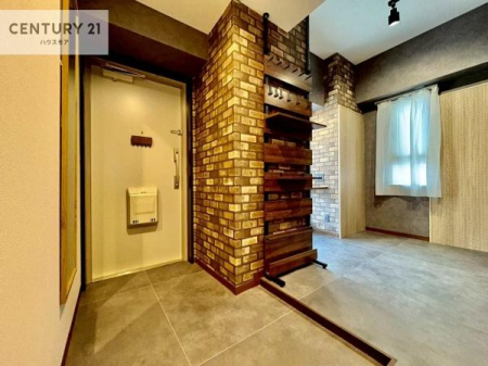 ���ց@�����K���̃A�N�Z���g�E�H�[������ۓI�ȁA�f�U�C�����̍������փX�y�[�X�B�Z�܂��ɓ������u�Ԃ���A������������������������ꂽ��Ԃ��L����܂��B