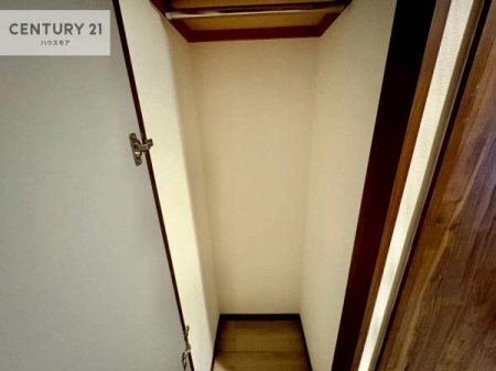 ���[�@�z�[���ɂ́A�p�C�v�t���̃R���p�N�g�Ȏ��[��ݒu�B
����ꂽ�X�y�[�X�Ȃ���A�R�[�g��㒅���|�����A����g���ɂ��傤�Ǘǂ��T�C�Y���ł��B
������W�����A��������Ƃ�����炵���T�|�[�g���܂��B