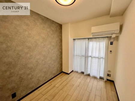 �q�������@�m���͖�5���B
�x�b�h�ƃf�X�N��z�u���₷���T�C�Y���ŁA�q�������Ƃ��Ă��傤�ǂ悢�������ł��B
�������Y���𐮂��₷���A�w�т�x���̏�Ƃ��Ē������g�����������܂��B