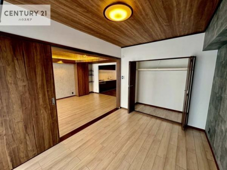 �m���@�L�x�Ȏ��[�X�y�[�X�ŁA�Z��Ԃ�������B
��������}���A��������Ԃ�ۂĂ���[�[���̏Z�܂��ł��B