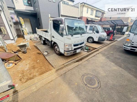 ���ԏ�@���ԃX�y�[�X��2�䕪����܂��I�Z�J���h�J�[�͂������A�o�C�N�⎩�]�ԂȂǂ��u���ꏊ�ɍ���܂���B