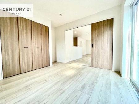 �m���@���r���O�ɗאڂ����m���͉Ƒ��̃��C�t�X�^�C���ɍ��킹�ď_��Ɏg����֗��ȋ�ԁB�����J����΃��r���O�ƈ�̊��̂���L�X�Ƃ�����ԂɁA�߂�Η��q�p�̌��⃏�[�N�X�y�[�X�A�L�b�Y���[���Ƃ��Ă����􂵂܂��B