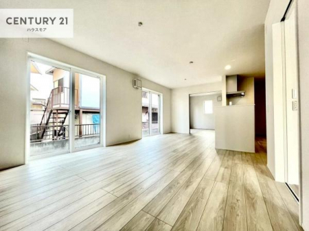 ���r���O�@��؂ȉƑ����W�܂邩�炱��LDK�ɂ͂�����肽���B
�q�����������C�ɏ΂��Ȃ��瑖�����Ă���p�����������u�L���Ƃɂ��ėǂ������v�Ǝv���u�Ԃł��B