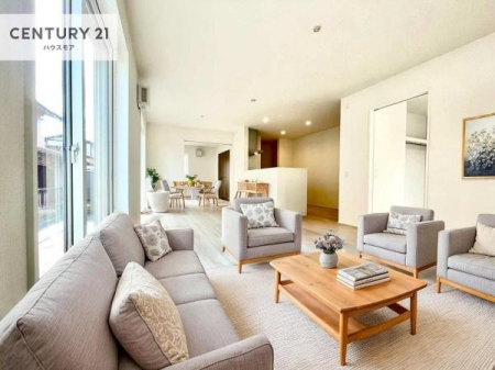 ���r���O�@�Ƌ��CG�p�[�X�ł��B�J�����̂���L�XLDK�I�\�t�@�[��_�C�j���O�e�[�u����u���Ă������ɂȂ�Ȃ��̂ŉ��K�ɉ߂����܂��I