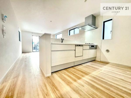 �L�b�`���@��l�C�̑Ζʎ��V�X�e���L�b�`�����̗p���Ă��܂��I���Ƒ��̃R�~���j�P�[�V���������R�Ƒ�����݌v�ł��B
���q�l�ɂ��ڂ��͂��̂Ŋ������ł��ˁI�L�X�g���ĉ��K�ɍ�Ƃ��i�݂܂��B