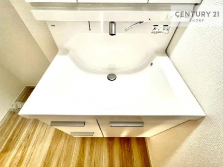 ���ʑ�E���ʏ��@���L�̐��ʑ�{�E���́A������юU��ɂ����g������̗ǂ��݌v�B���������ȒP�ŁA�������̂����Ԃ�ۂĂ܂��B