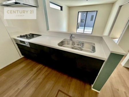 �L�b�`���@��Ƃ肠�钲���X�y�[�X�ō�Ƃ����₷�����K�ȃL�b�`���ł��I
���q�l�ƈꏏ�ɂ��َq������y���߂�L�X�X�y�[�X�ł��B�y�����������ԂɂȂ肻���ł��ˁI