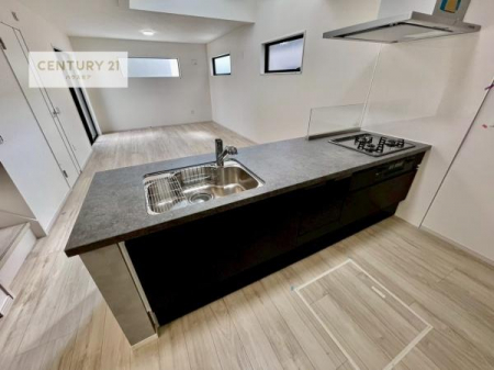 �L�b�`���@��l�C�̑Ζʎ��V�X�e���L�b�`�����̗p���Ă��܂��I���Ƒ��̃R�~���j�P�[�V���������R�Ƒ�����݌v�ł��B
���q�l�ɂ��ڂ��͂��̂Ŋ������ł��ˁB���[�͂�����܂��I