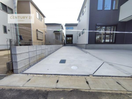 ���ԏ�@���ԃX�y�[�X��2�䕪����܂��I�Z�J���h�J�[�͂������A�o�C�N�⎩�]�ԂȂǂ��u���ꏊ�ɍ���܂���B