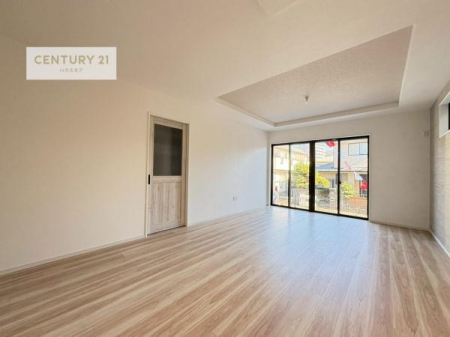 ���r���O�@�D�����z���܂肪���r���O����ł���ċ��S�n�̗ǂ���Ԃ����o���Ă���܂��I
���났�̎��Ԃ��߂����܂��I