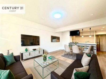 ���r���O�@�Ƌ��CG�p�[�X�ł��B�J�����̂���L�XLDK�I�\�t�@�[��_�C�j���O�e�[�u����u���Ă������ɂȂ�Ȃ��̂ŉ��K�ɉ߂����܂��I