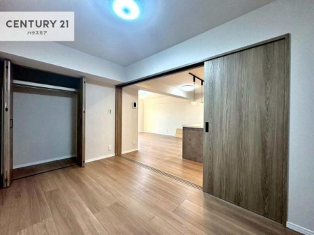 �m���@���r���O�ɗאڂ����m���͉Ƒ��̃��C�t�X�^�C���ɍ��킹�ď_��Ɏg����֗��ȋ�ԁB�����J����΃��r���O�ƈ�̊��̂���L�X�Ƃ�����ԂɁA�߂�Η��q�p�̌��⃏�[�N�X�y�[�X�A�L�b�Y���[���Ƃ��Ă����􂵂܂��B