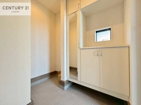 ���ց@�p���t���V���[�Y�{�b�N�X�ŁA���ւ��Еt�����|�������₷���ł��I
�X�b�L���������ւŌ˂��J�����u�ԁA�������̂���S�n������Ԃ��o�}���Ă���܂��B

