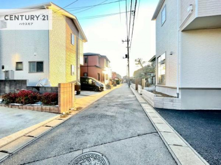 ���̑����n�@�O�ʓ��H��4���I�z����ǍD�ȗ��n�ł��B
�Ԍɓ��ꂪ���ȕ������S�ł��ˁB