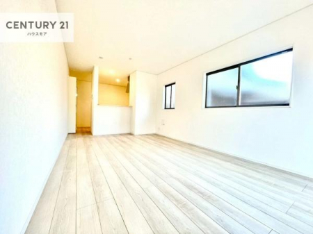 ���r���O�@��؂ȉƑ����W�܂邩�炱��LDK�ɂ͂�����肽���B
�q�����������C�ɏ΂��Ȃ��瑖�����Ă���p�����������u�L���Ƃɂ��ėǂ������v�Ǝv���u�Ԃł��B