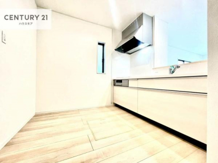 �L�b�`���@��l�C�̑Ζʎ��V�X�e���L�b�`�����̗p���Ă��܂��I���Ƒ��̃R�~���j�P�[�V���������R�Ƒ�����݌v�ł��B
���q�l�ɂ��ڂ��͂��̂Ŋ������ł��ˁI�L�X�g���ĉ��K�ɍ�Ƃ��i�݂܂��B