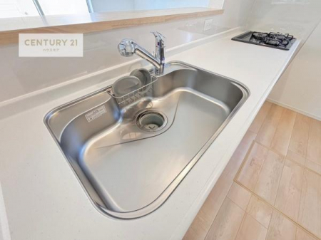 ���d�l�ʐ^(�L�b�`���j�@��l�C�̑Ζʎ��V�X�e���L�b�`�����̗p���Ă��܂��I���Ƒ��̃R�~���j�P�[�V���������R�Ƒ�����݌v�ł��B
���q�l�ɂ��ڂ��͂��̂Ŋ������ł��ˁB���[�͂�����܂��I�y���d�l�ʐ^�z