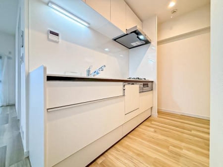 �L�b�`���@��Ƃ肠�钲���X�y�[�X�ō�Ƃ����₷�����K�ȃL�b�`���ł��I
���q�l�ƈꏏ�ɂ��َq������y���߂�L�X�X�y�[�X�ł��B