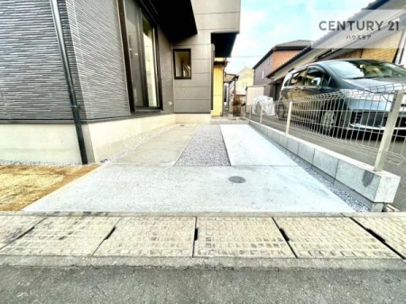 ���ԏ�@���ԃX�y�[�X��2�䕪����܂��I�Z�J���h�J�[�͂������A�o�C�N�⎩�]�ԂȂǂ��u���ꏊ�ɍ���܂���B