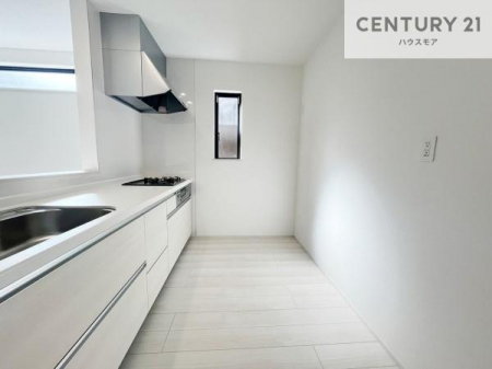 ���d�l�ʐ^(�L�b�`���j�@��l�C�̑Ζʎ��V�X�e���L�b�`�����̗p���Ă��܂��I���Ƒ��̃R�~���j�P�[�V���������R�Ƒ�����݌v�ł��B
���q�l�ɂ��ڂ��͂��̂Ŋ������ł��ˁB���[�͂�����܂��I�i���d�l�j