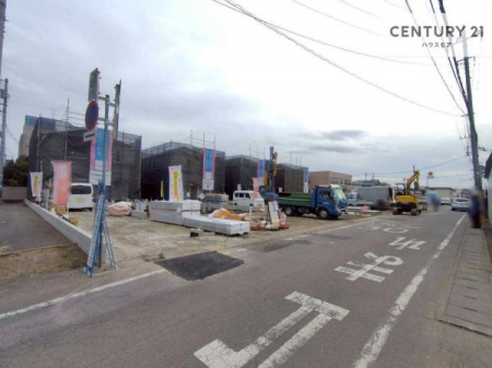 ���̑����n�@�O�ʓ��H��5.7���I�z����ǍD�ȗ��n�ł��B
�Ԍɓ��ꂪ���ȕ������S�ł��ˁB