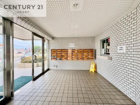 ���r�[�@���r�[�͖��邭�J���������ς��ł��B����������������āA�o�}���Ă���܂��B
