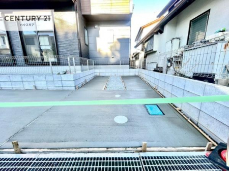 ���ԏ�@���ԃX�y�[�X��3�䕪����܂��I�Z�J���h�J�[�͂������A�o�C�N�⎩�]�ԂȂǂ��u���ꏊ�ɍ���܂���B