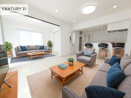 ���r���O�@�Ƌ��CG�p�[�X�ł��B�J�����̂���L�XLDK�I�\�t�@�[��_�C�j���O�e�[�u����u���Ă������ɂȂ�Ȃ��̂ŉ��K�ɉ߂����܂��I