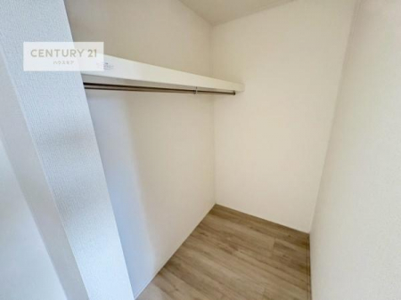 ���[�@�E�H�[�N�C���N���[�[�b�g�t���ł��B��������̂��m���Ȃǂ����[���Ă��������ł��ˁI���ɂ���@�������ȂǋG�ߕ��̑傫�ȉƓd�����[�ł��܂��B