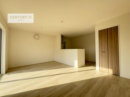 ���r���O�@��؂ȉƑ����W�܂邩�炱��LDK�ɂ͂�����肽���B
�q�����������C�ɏ΂��Ȃ��瑖�����Ă���p�����������u�L���Ƃɂ��ėǂ������v�Ǝv���u�Ԃł��B