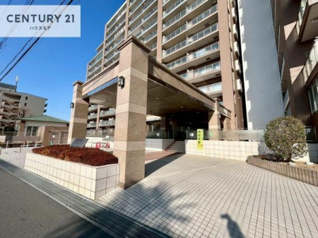 �G���g�����X�@��؂Ȃ��q�l���}����G���g�����X�́A�z���ɕ�܂ꂽ�S�n�悢��ԁB
�Z�܂����̌ւ������������A�㎿�ȘȂ܂��ł��B