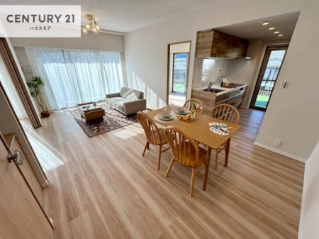 ���r���O�@�傫�ȑ����炽���Ղ�̗z���������閾�邢���r���O�B�J�����̂��郊�r���O�ŉƑ��c���̂��났�̎��Ԃ��߂����܂��I