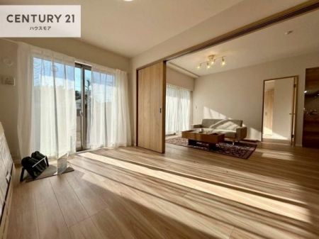 �m���@���r���O�ɗאڂ����m���͉Ƒ��̃��C�t�X�^�C���ɍ��킹�ď_��Ɏg����֗��ȋ�ԁB�����J����΃��r���O�ƈ�̊��̂���L�X�Ƃ�����ԂɁA�߂�Η��q�p�̌��⃏�[�N�X�y�[�X�A�L�b�Y���[���Ƃ��Ă����􂵂܂��B