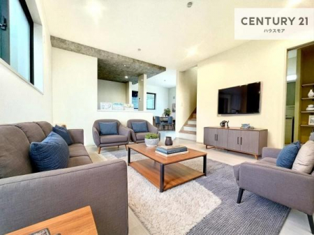 ���r���O�@�Ƌ��CG�p�[�X�ł��B�J�����̂���L�XLDK�I�\�t�@�[��_�C�j���O�e�[�u����u���Ă������ɂȂ�Ȃ��̂ŉ��K�ɉ߂����܂��I