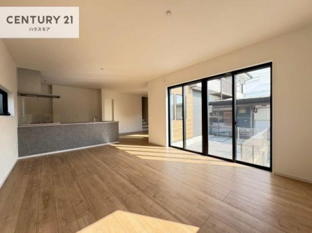 ���r���O�@�傫�ȑ����炽���Ղ�̗z���������閾�邢���r���O�B�J�����̂��郊�r���O�ŉƑ��c���̂��났�̎��Ԃ��߂����܂��I