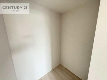 ���[�@�E�H�[�N�C���N���[�[�b�g�t���ł��B��������̂��m���Ȃǂ����[���Ă��������ł��ˁI���ɂ���@�������ȂǋG�ߕ��̑傫�ȉƓd�����[�ł��܂��B