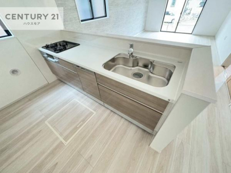 �L�b�`���@��l�C�̑Ζʎ��V�X�e���L�b�`�����̗p���Ă��܂��I���Ƒ��̃R�~���j�P�[�V���������R�Ƒ�����݌v�ł��B
���q�l�ɂ��ڂ��͂��̂Ŋ������ł��ˁB�L�X�g���ĉ��K�ɍ�Ƃ��i�݂܂��B