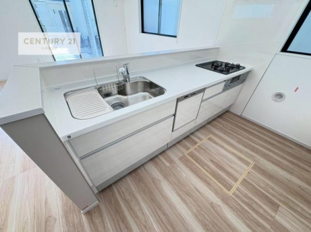 �L�b�`���@��l�C�̑Ζʎ��V�X�e���L�b�`�����̗p���Ă��܂��I���Ƒ��̃R�~���j�P�[�V���������R�Ƒ�����݌v�ł��B
���q�l�ɂ��ڂ��͂��̂Ŋ������ł��ˁI�L�X�g���ĉ��K�ɍ�Ƃ��i�݂܂��B